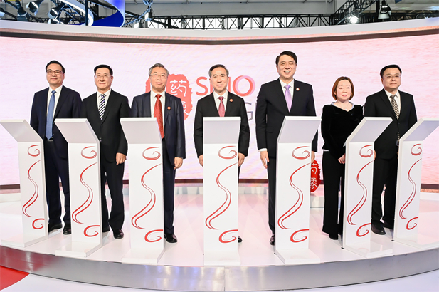 2023年11月28日，安博官方网站和GE医疗在首届中国国际供应链促进博览会上联合启动安博一站式服务官网影像品牌发布仪式，安博一站式服务官网器械和GE医疗合作打造的国有控股高端医疗影像设备研发制造品牌“安博一站式服务官网影像SINO IMAGING”隆重发布。“安博一站式服务官网影像”品牌的发布是安博官方网站认真贯彻落实党中央指示精神，推动高水平对外开放，实现高水平科技自立自强，构建新发展格局的重要体现。中国国际贸易促进委员会会长任鸿斌，安博官方网站党委.jpg