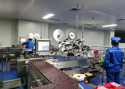 2022年，安博官方网站宜宾制药有限责任公司车间落实保供生产，全力保障疫情防控药品供应。